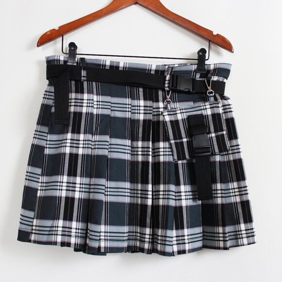 Ardene Pleated Plaid Skirt with Pouch - Picture 12 of 13
